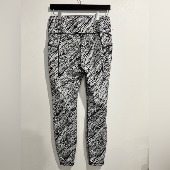 All in Motion Leggings Sz. M - Picture 5 of 9